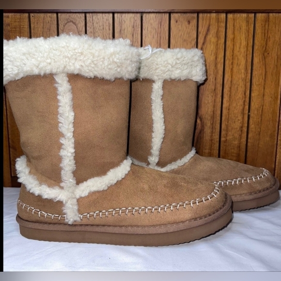 NWT AMERICAN EAGLE WINTER BOOT FAUX FUR SIZE 10W - Picture 3 of 3